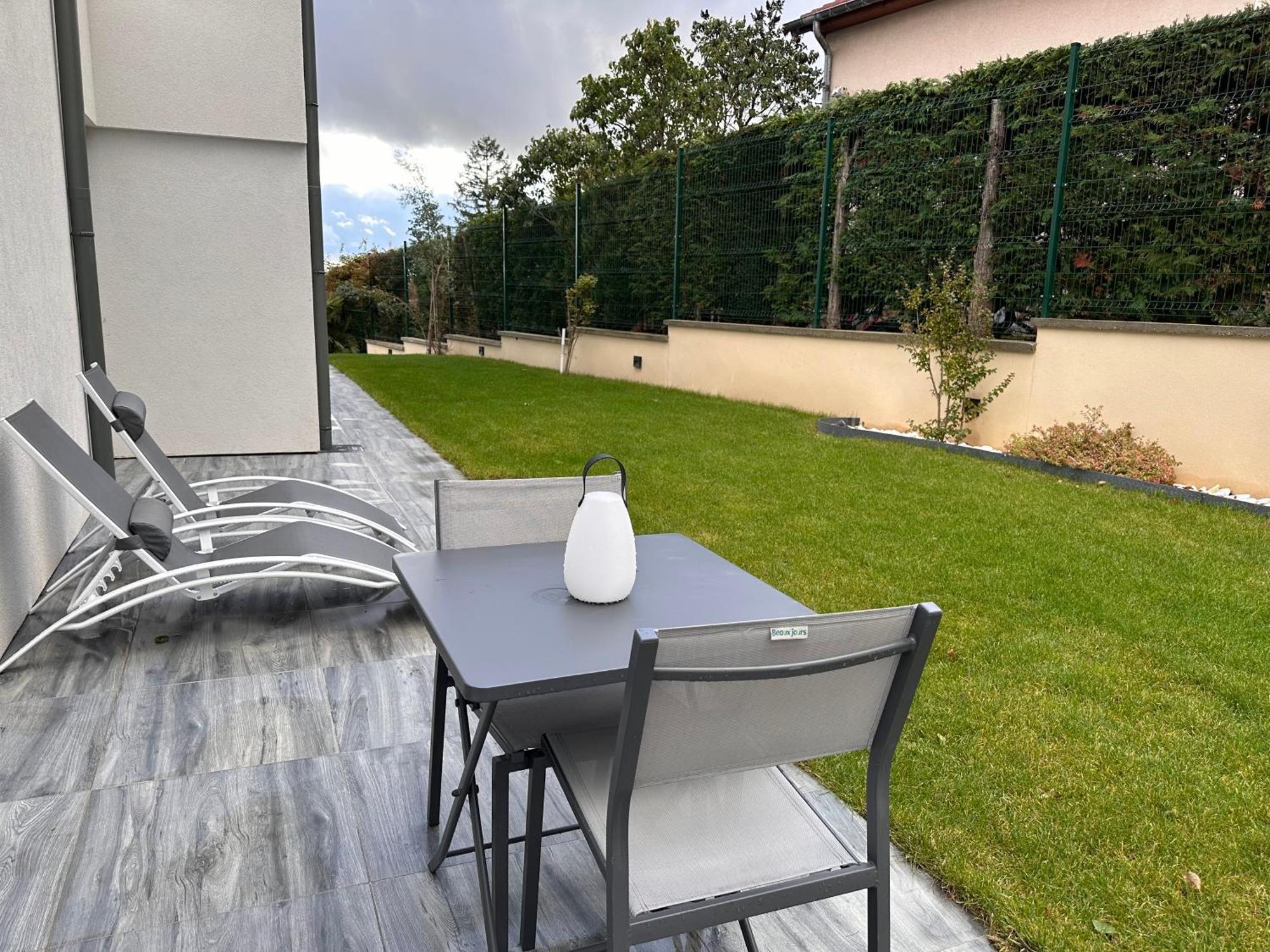 La Villa Perchee Calme, Sauna, Parking Prive Saint-Prix  Екстер'єр фото